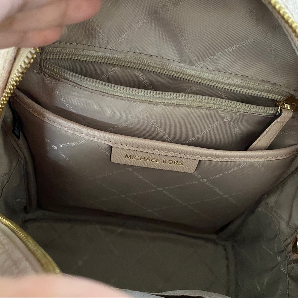 Backpack - Picture 6 of 8